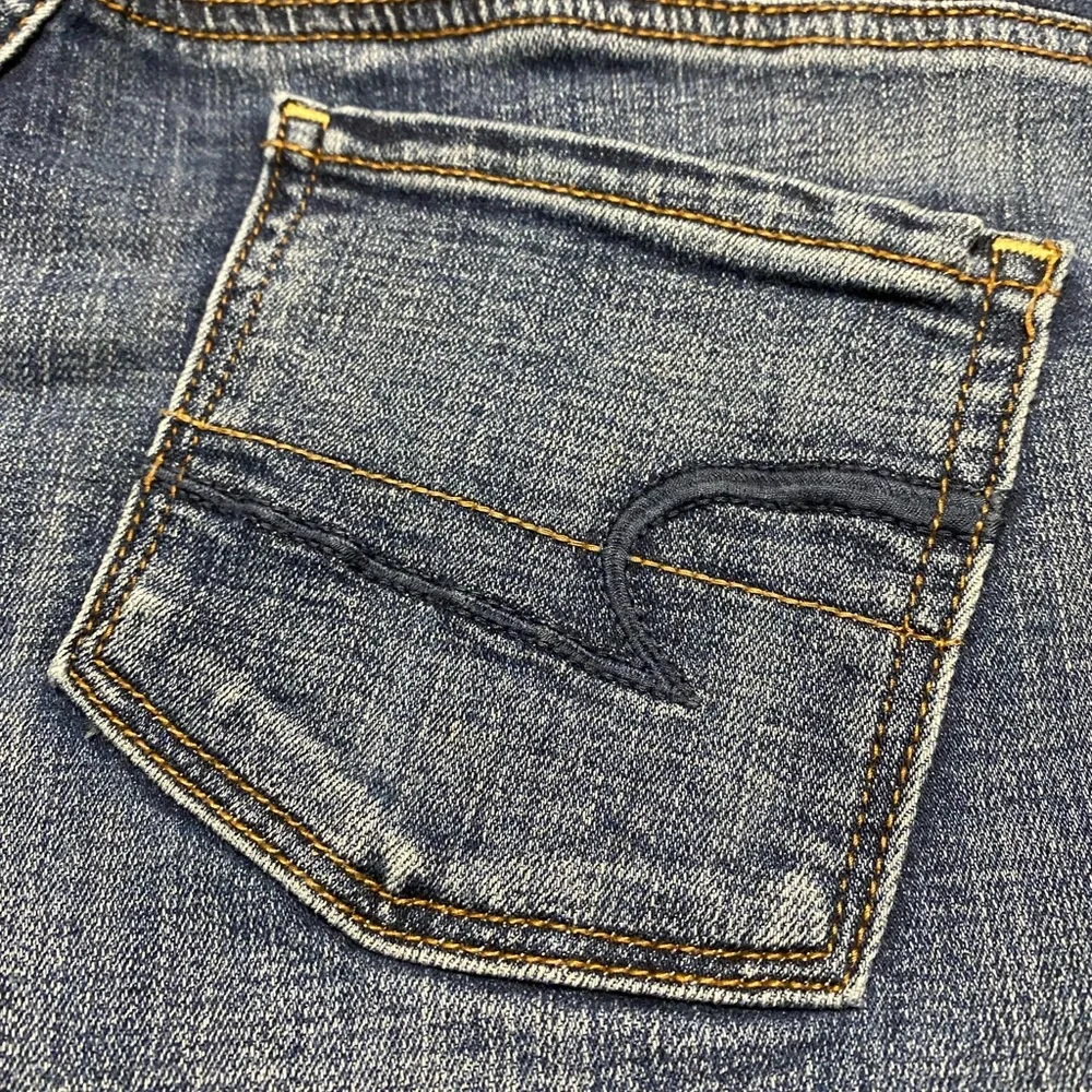 American Eagle Shortie Jean Shorts Women’s 4 Blue Denim Raw Hem Casual Low Rise